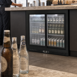Arrière-Bar Hladnjak 212 L 2 Klizna Vrata Crna